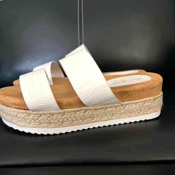 Ladies White Wedge Shoes Size 7.5 - Picture 3 of 8